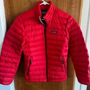 Men’s size small Patagonia jacket. Can fit a women’s size small-medium.